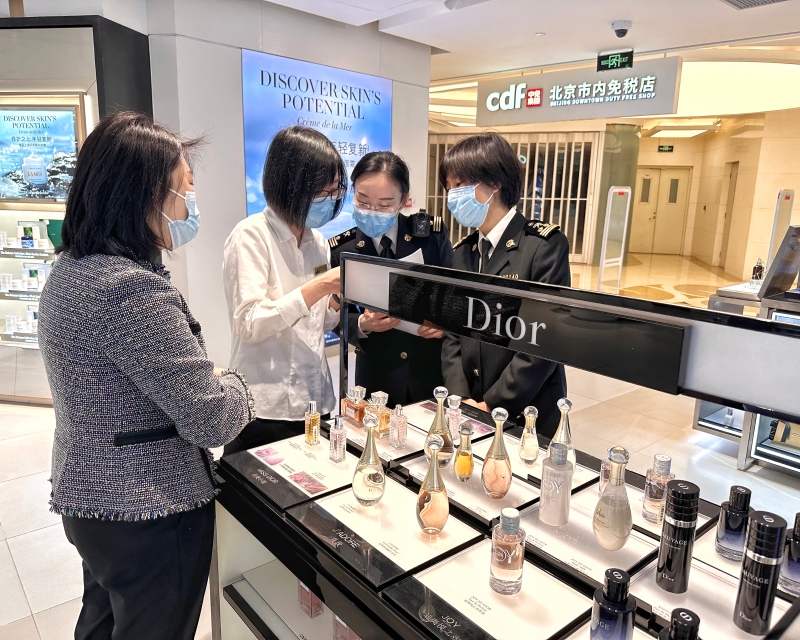 会展海关帮扶中免市内免税店恢复运营