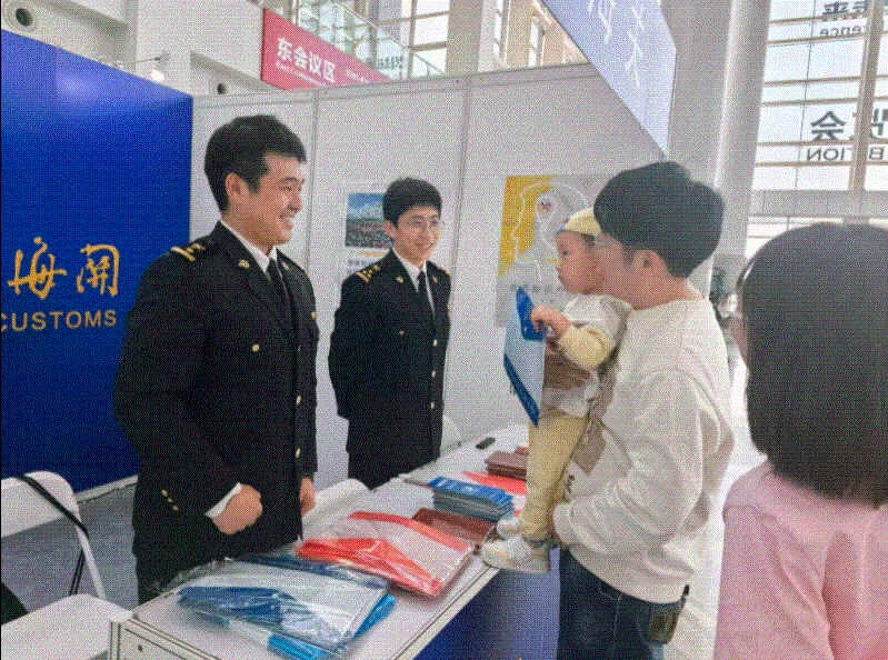 会展海关联合综合处在北京国际汽车展现场开展知识产权保护宣传活动